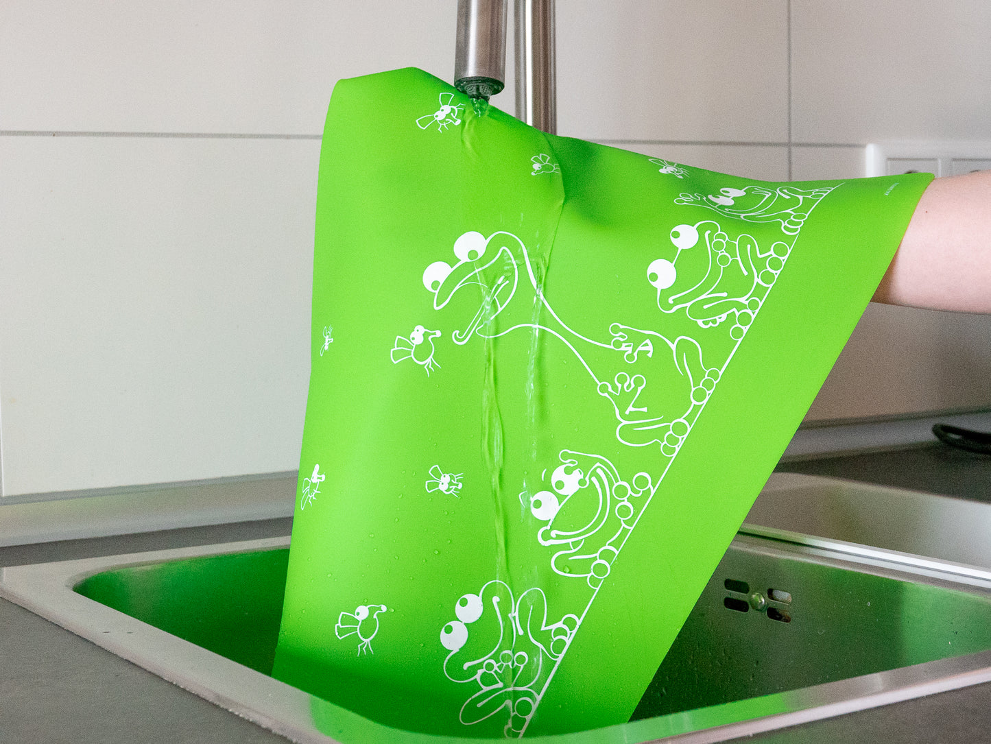 Frog silicone table mat green